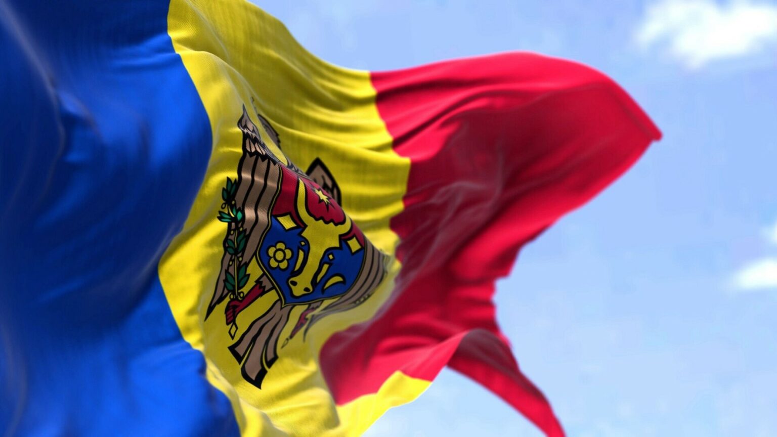R.Moldova a început lucrările de racordare a reţelei electrice cu a României