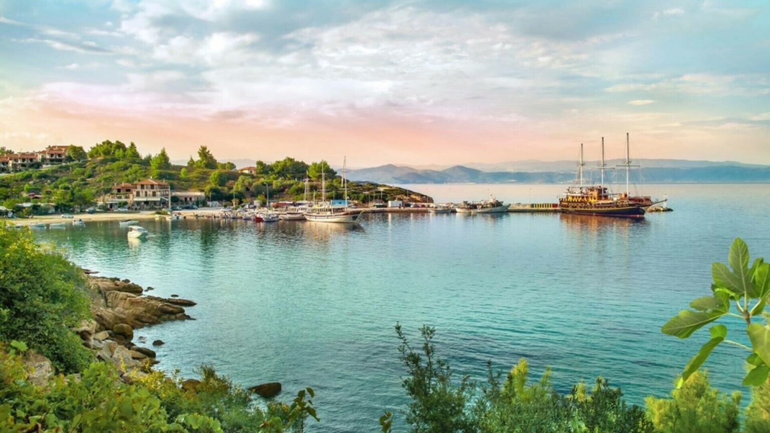Pățania unor români care au mers în vacanță în Grecia. Cum au rămas fără mașină, bani și documente