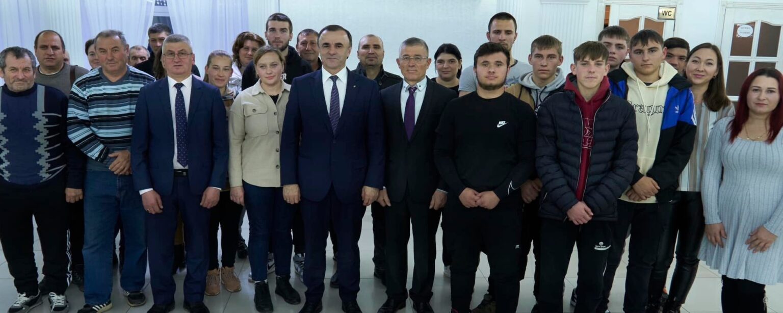 Vasile Tarlev inaugurează filiala „Viitorul Moldovei” din Leova: „Unitatea noastră este cheia succesului”