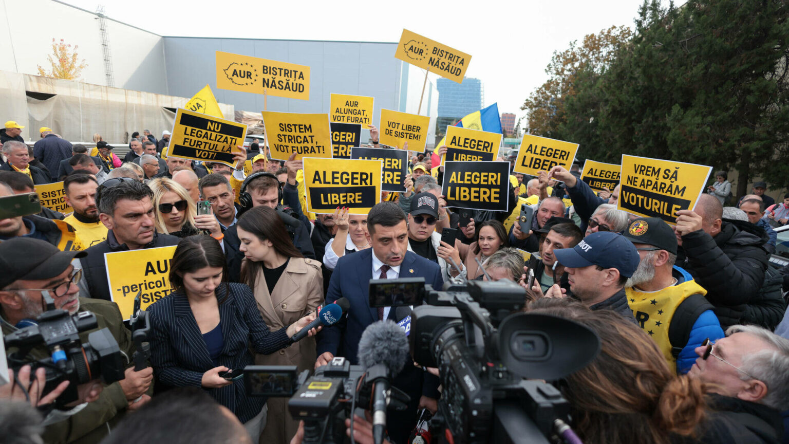 Partidul AUR anunță un protest cu ”cel puţin” 30.000 de oameni în București.