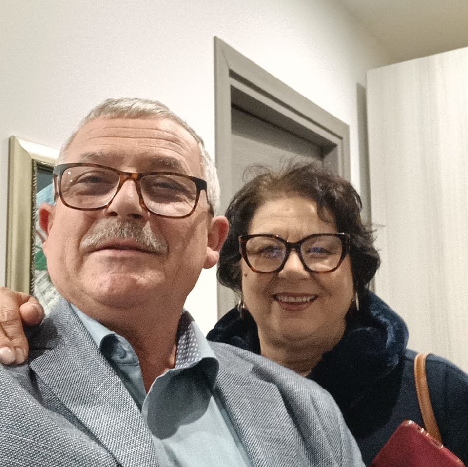 Comunitatea românească din Italia, în doliu: Carmen Neacșu, soția președintelui Alexandru Neacșu, a trecut la cele veșnice. Un suflet blând care a plecat prea devreme.