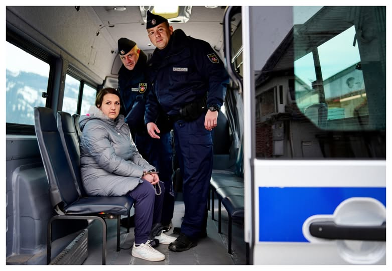 EXCLUSIV | Îngrijitoare româncă arestată în Austria în timp ce se întorcea spre casă cu microbuzul!
