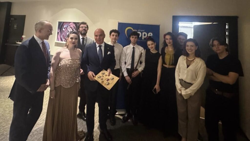 „Rareș Bogdan marchează Ziua Națională la Bruxelles cu documentarul Coroana României”