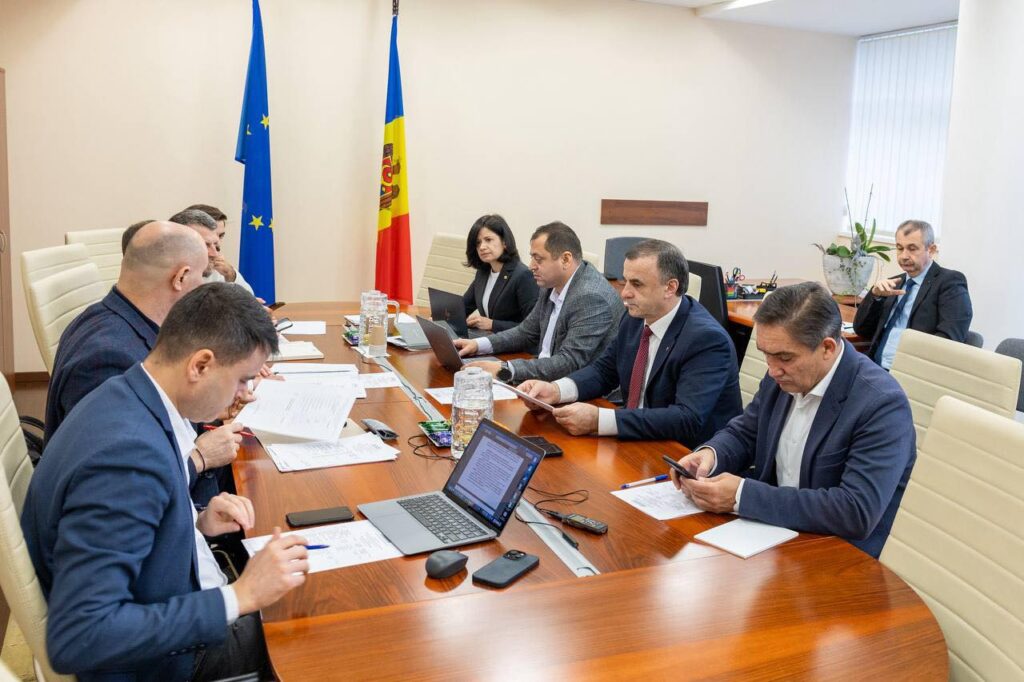 Dezbateri cheie în Comisia juridică: Vasile Tarlev susține proiecte privind comerțul, protecția datelor și mediul