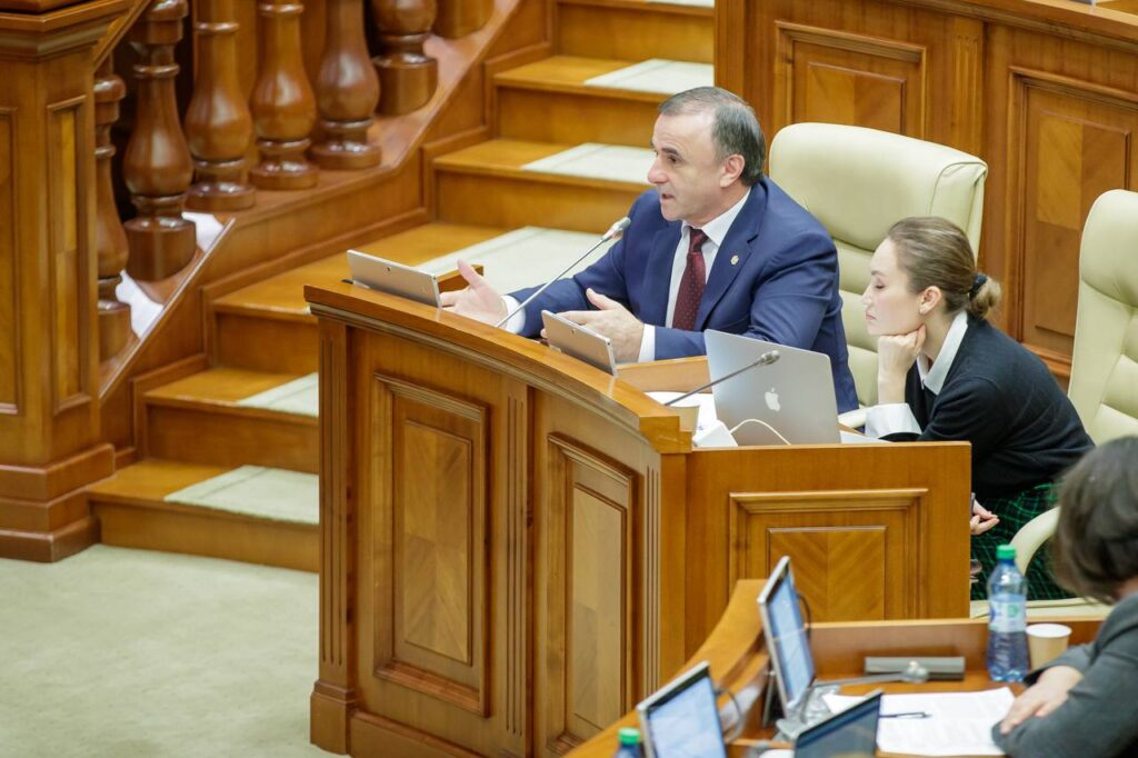 Poziția lui Vasile Tarlev în Parlament: dezvoltarea Moldovei, prioritate absolută