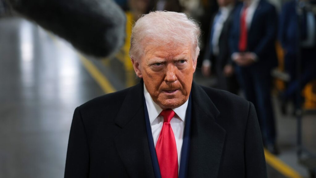 Locuitorii Groenlandei, îndemnați să se pregătească pentru o invazie. Trump pune „o presiune foarte mare” pe insulă