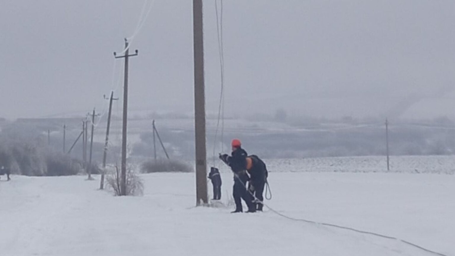 Circa 100 de localități rămân fără energie electrică – peste 15 mii de consumatori sunt afectați de chiciură