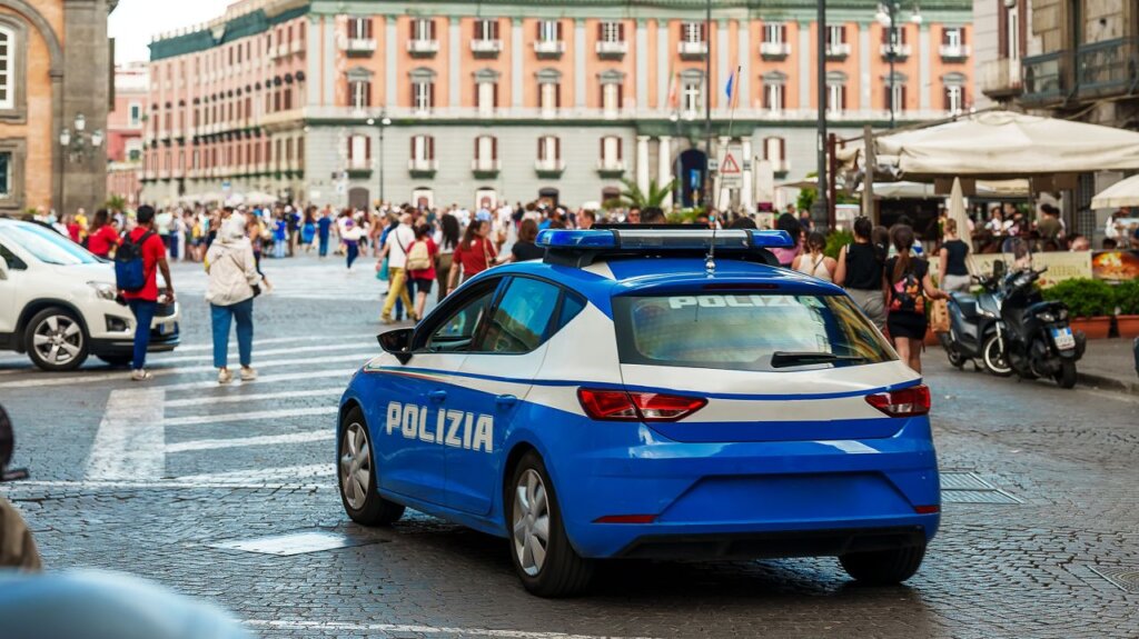 O româncă a desfigurat un bărbat într-un bar din Italia. A primit 8 ani de închisoare și ar putea plăti o despăgubire uriașă