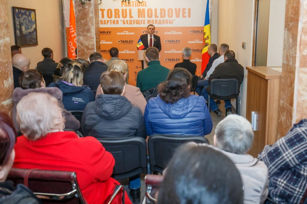 Întâlnire la Chișinău între cetățeni și președintele Partidului „«Viitorul Moldovei»!